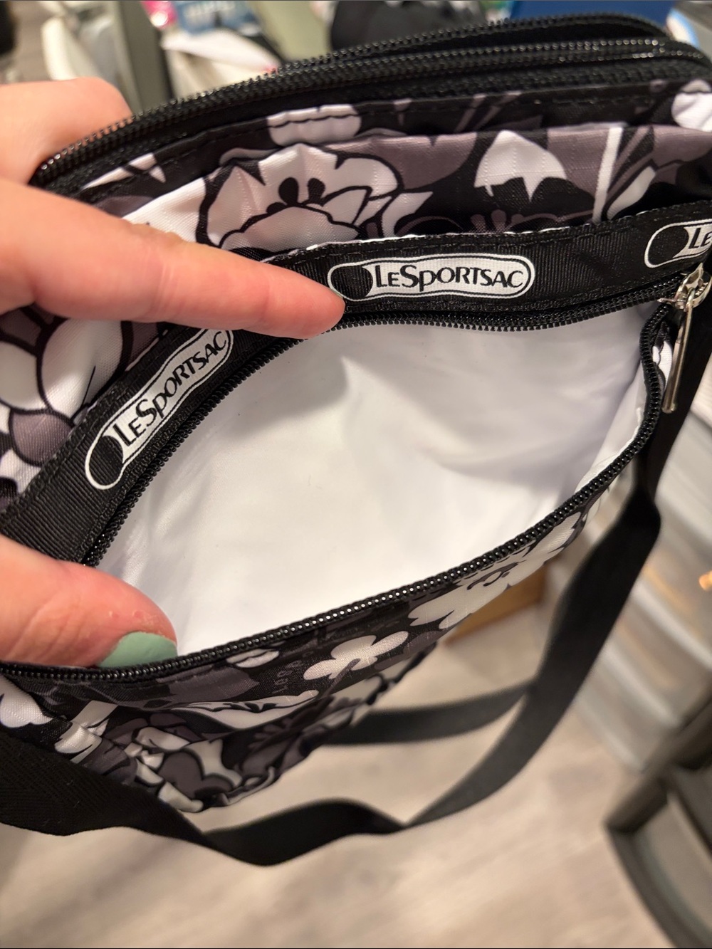 Lesportsac Black & White Floral Crossbody Shoulder Bag - Picture 5 of 5